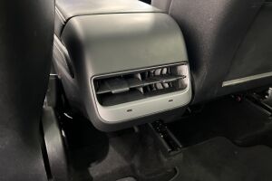 Tesla Model Y esikatselu 40