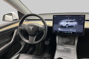 Tesla Model Y esikatselu 22