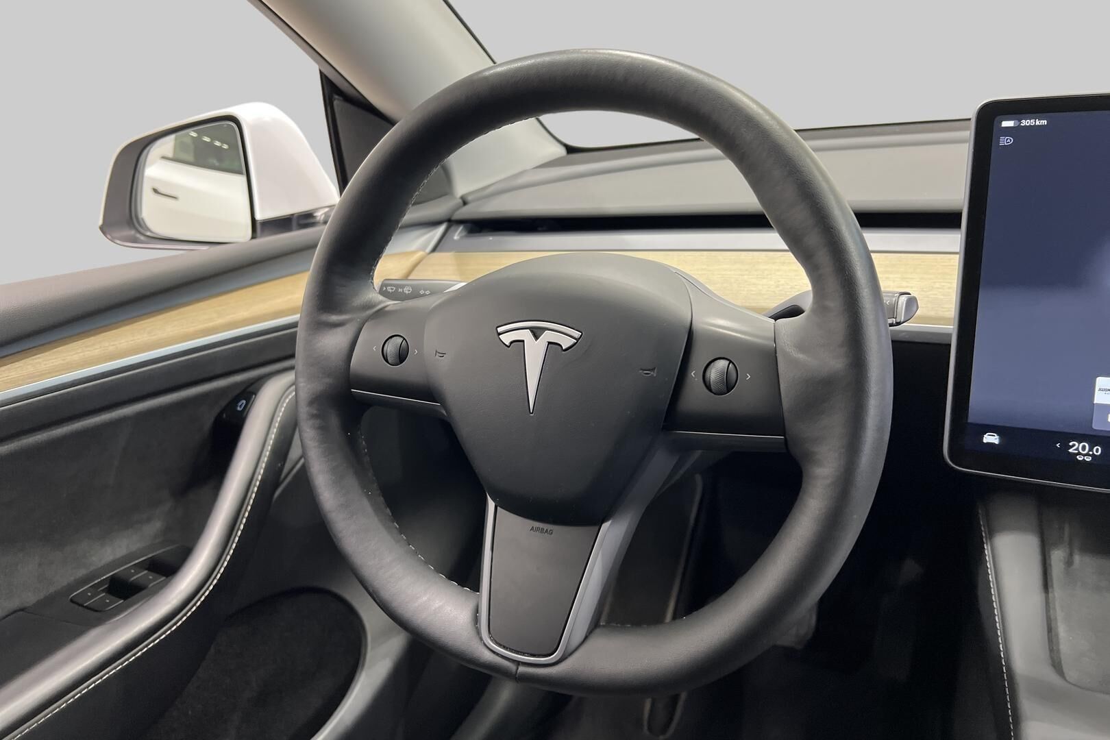 Tesla Model Y iso kuva 42