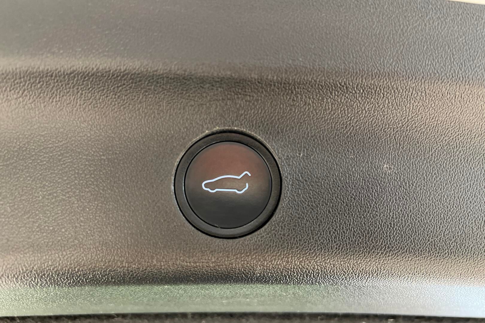 Tesla Model Y iso kuva 43