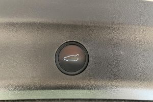 Tesla Model Y esikatselu 43
