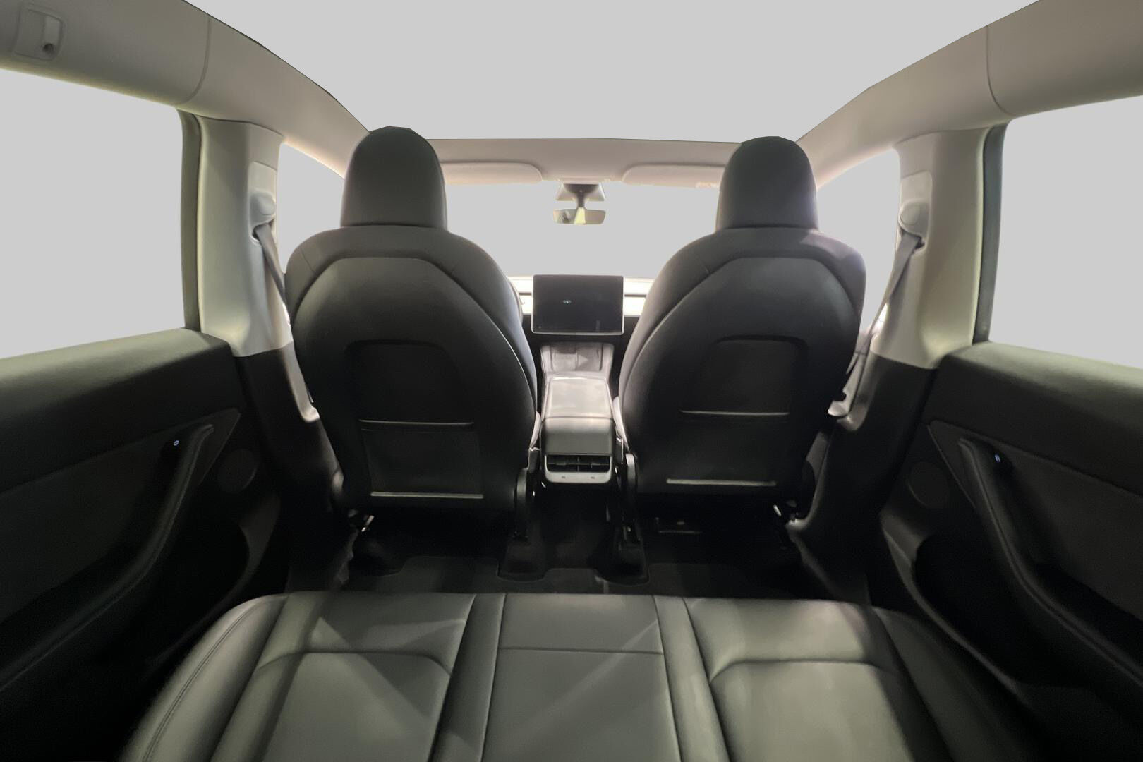 Tesla Model Y iso kuva 44