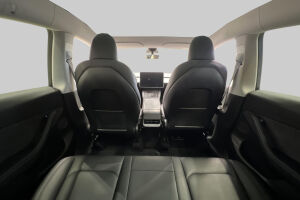 Tesla Model Y esikatselu 44