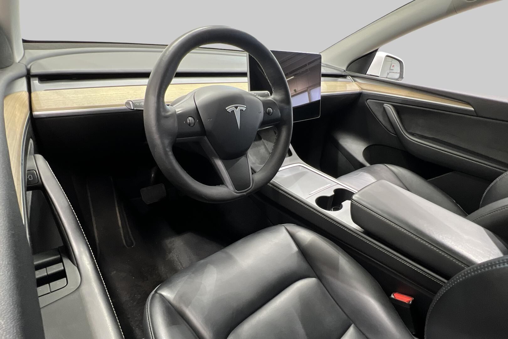 Tesla Model Y iso kuva 46