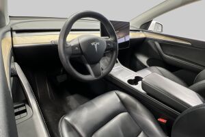 Tesla Model Y esikatselu 46