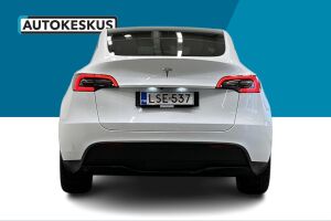 Tesla Model Y esikatselu 5