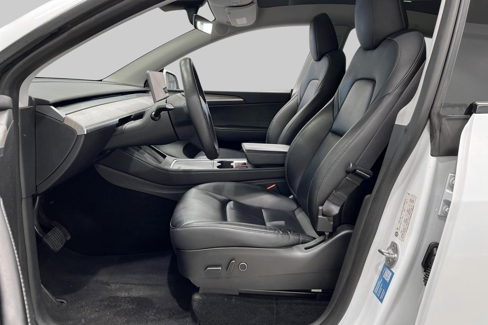Tesla Model Y iso kuva 26
