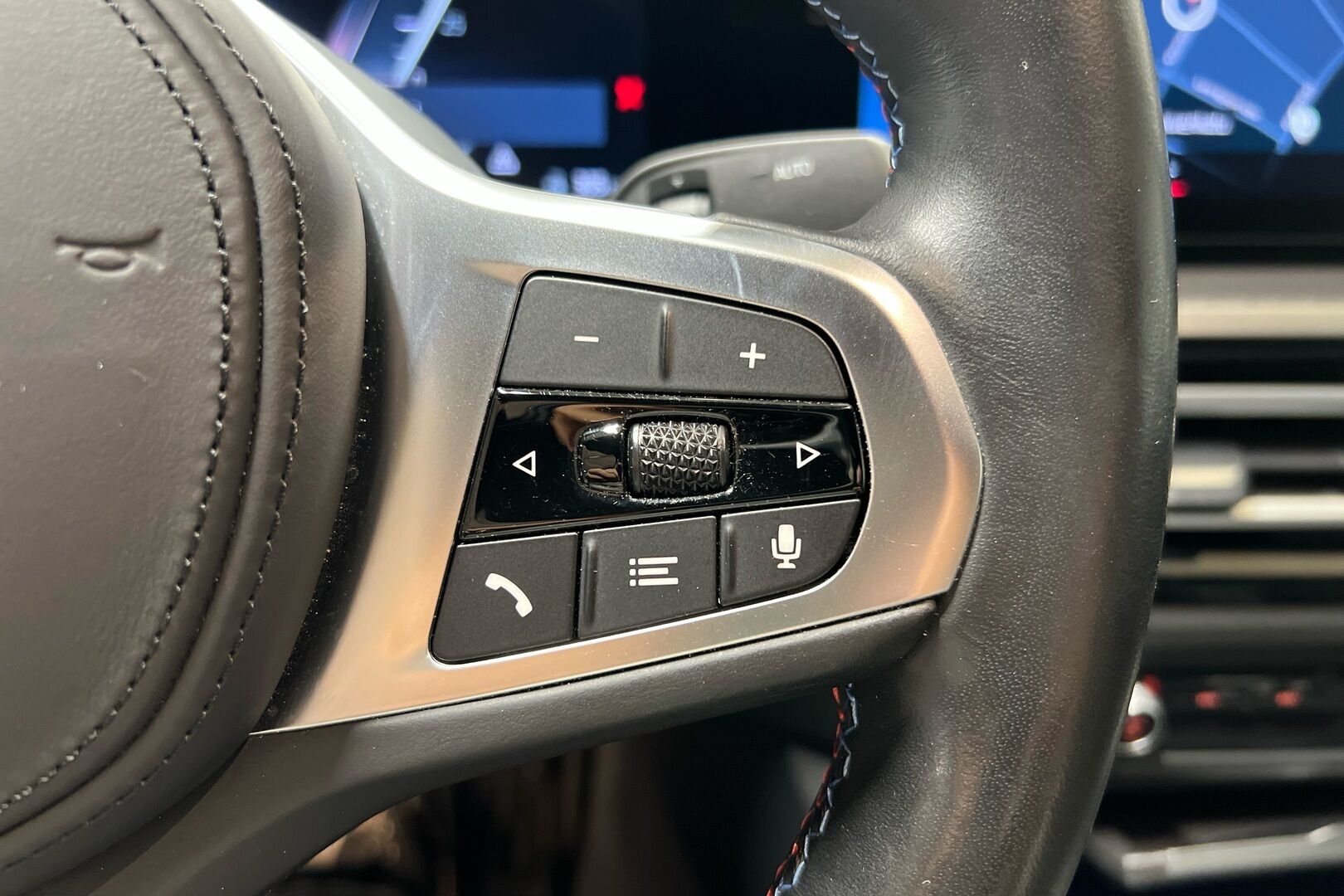 BMW i4 iso kuva 11