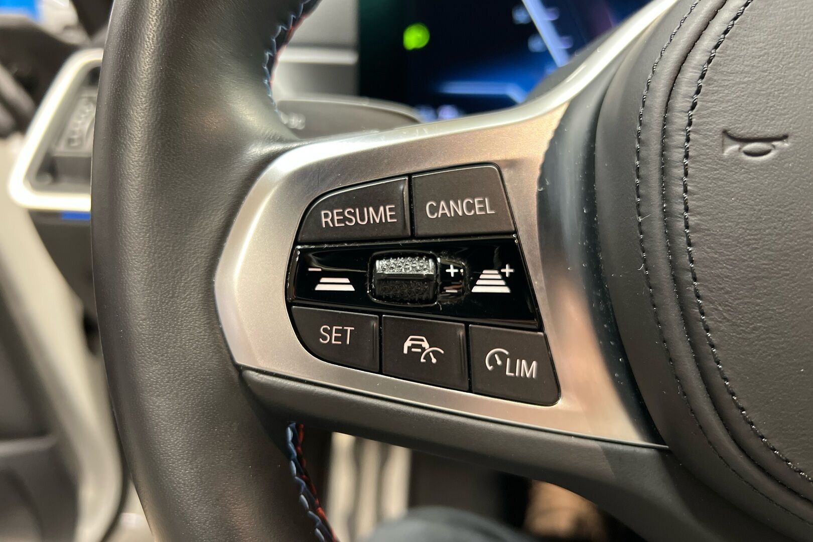 BMW i4 iso kuva 12