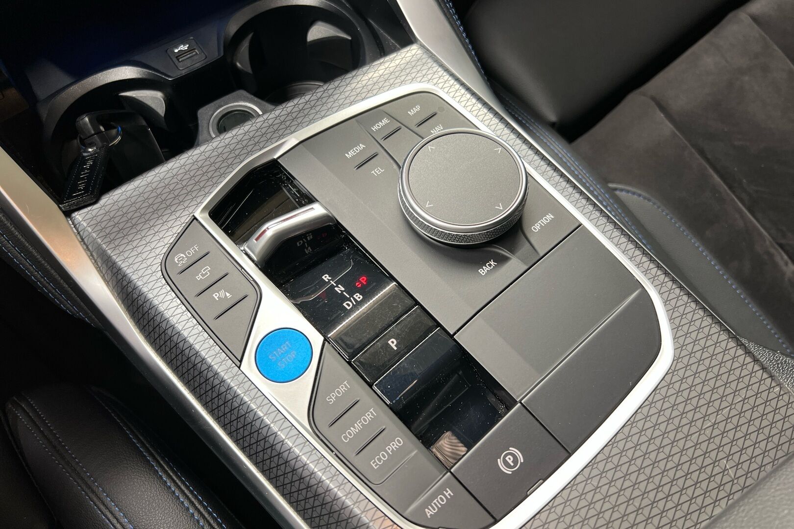 BMW i4 iso kuva 13
