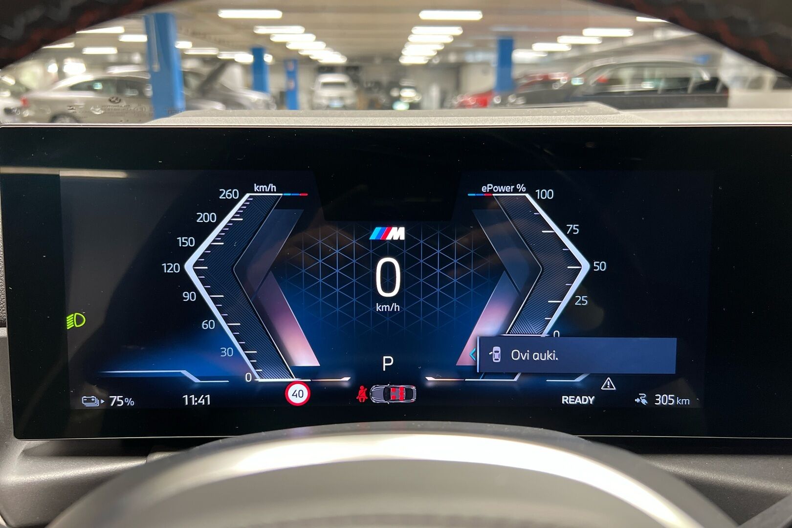 BMW i4 iso kuva 14