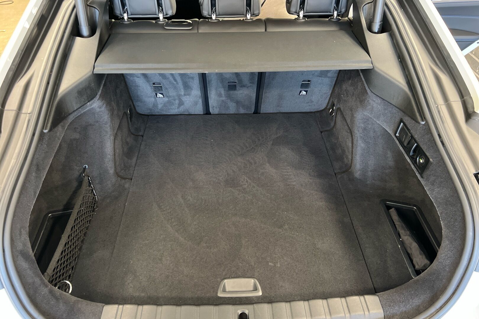 BMW i4 iso kuva 9