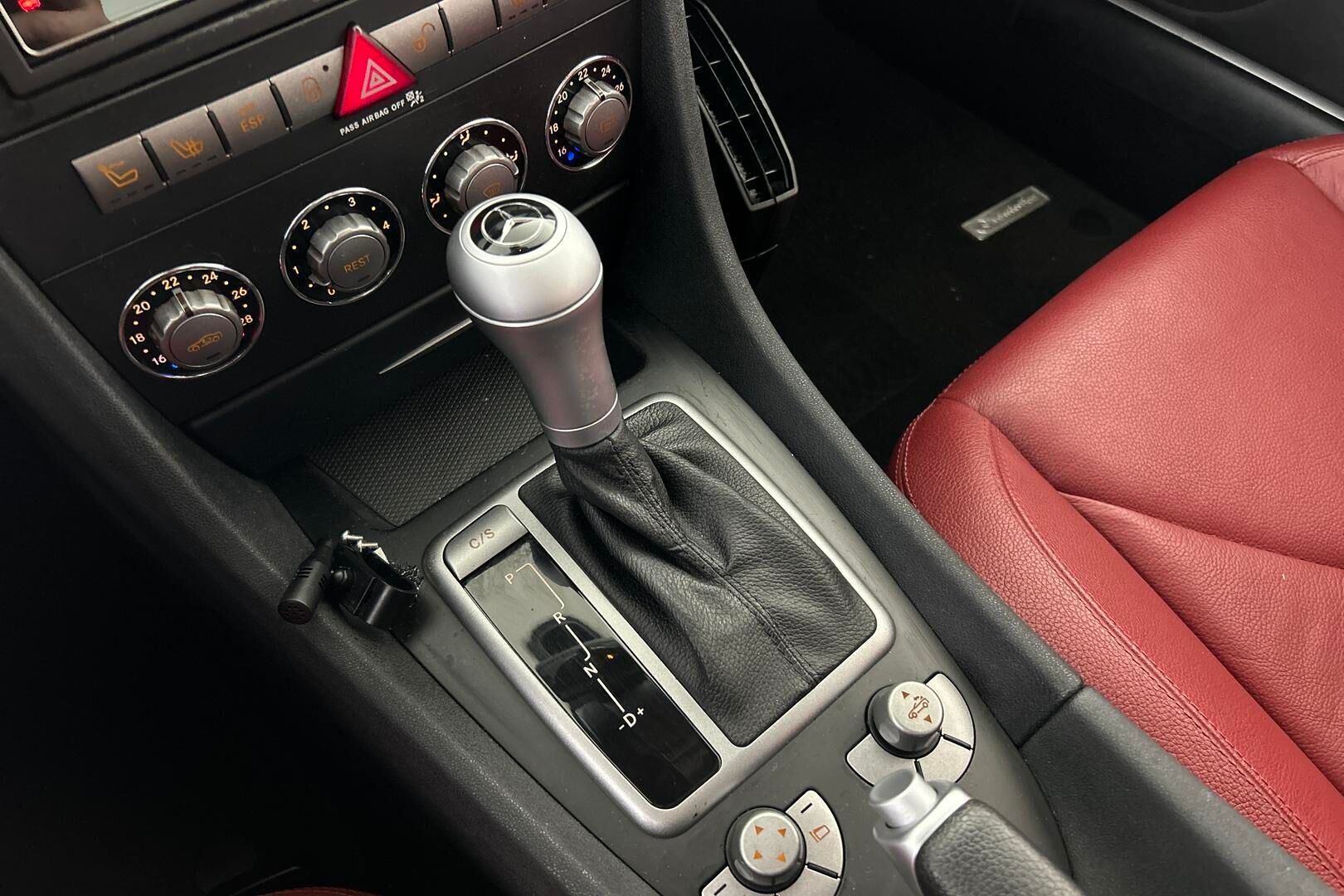 Mercedes-Benz SLK iso kuva 18