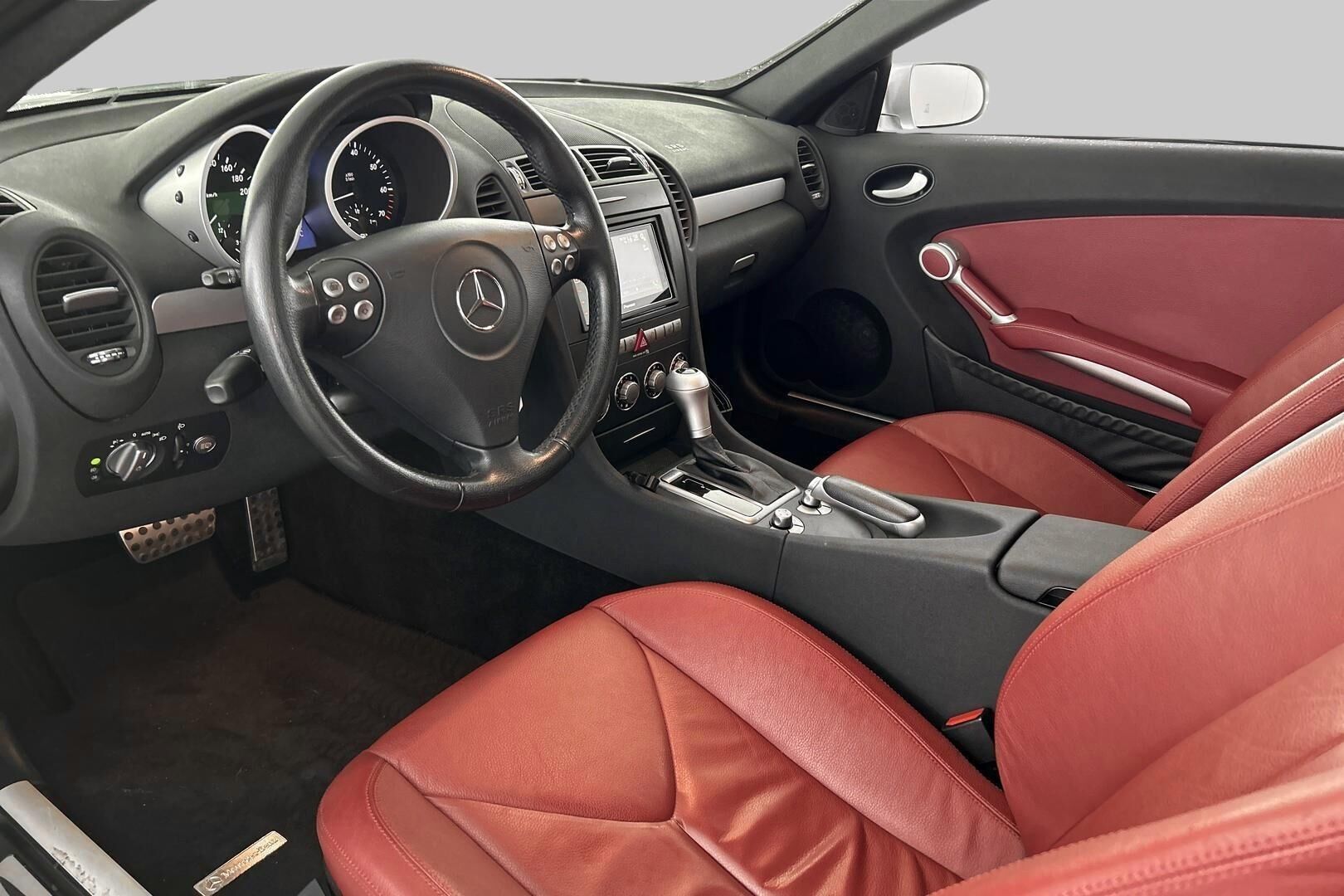 Mercedes-Benz SLK iso kuva 9