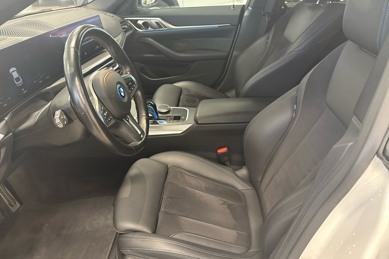 BMW i4 iso kuva 7