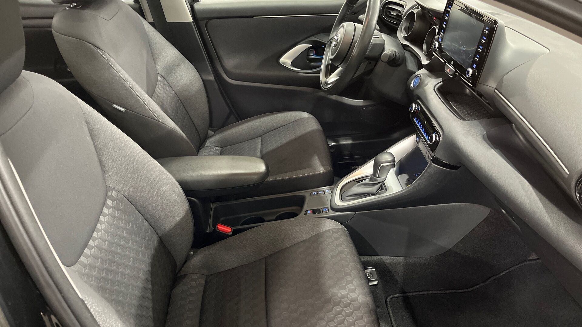 Toyota Yaris iso kuva 16