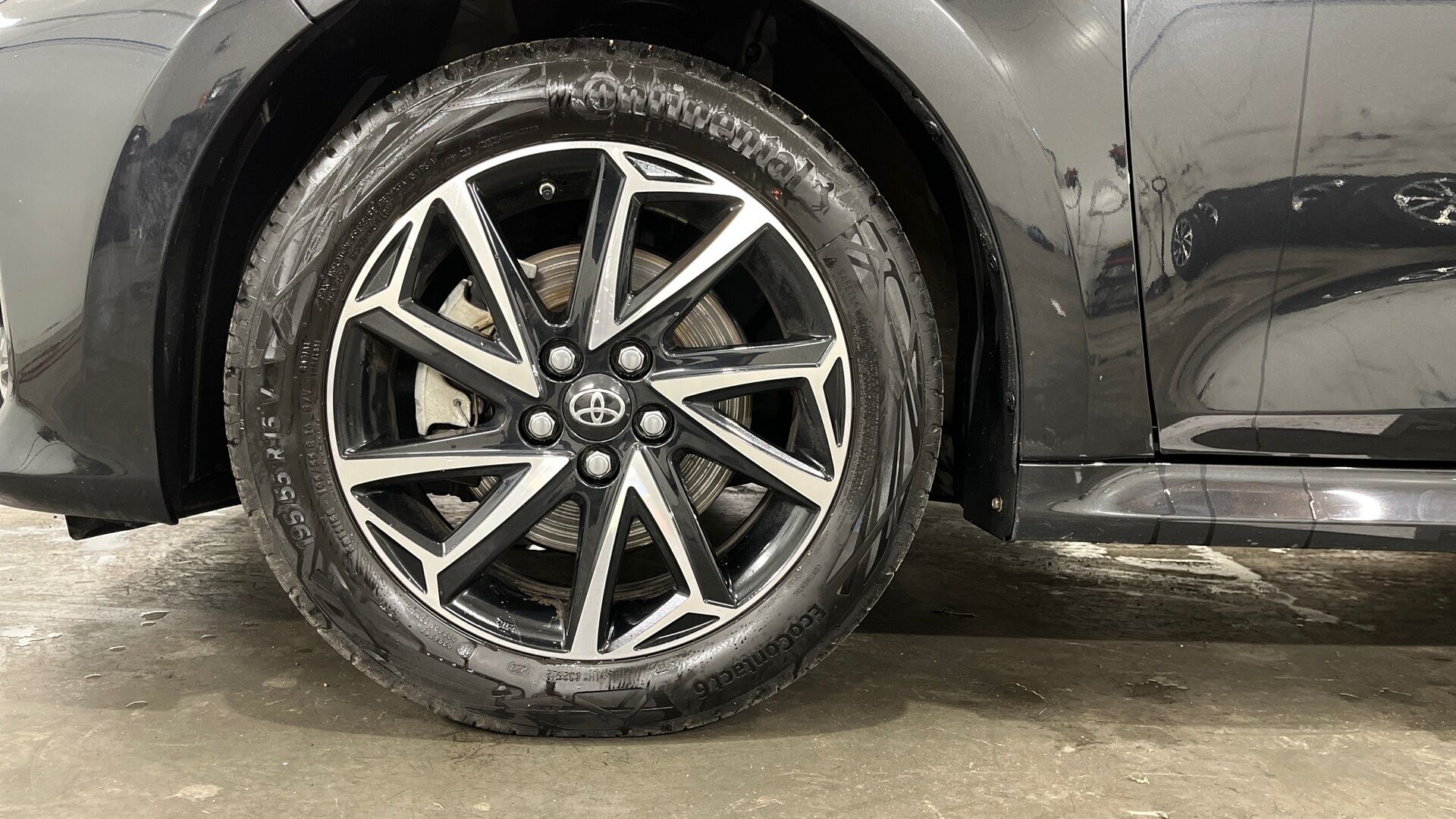 Toyota Yaris iso kuva 17