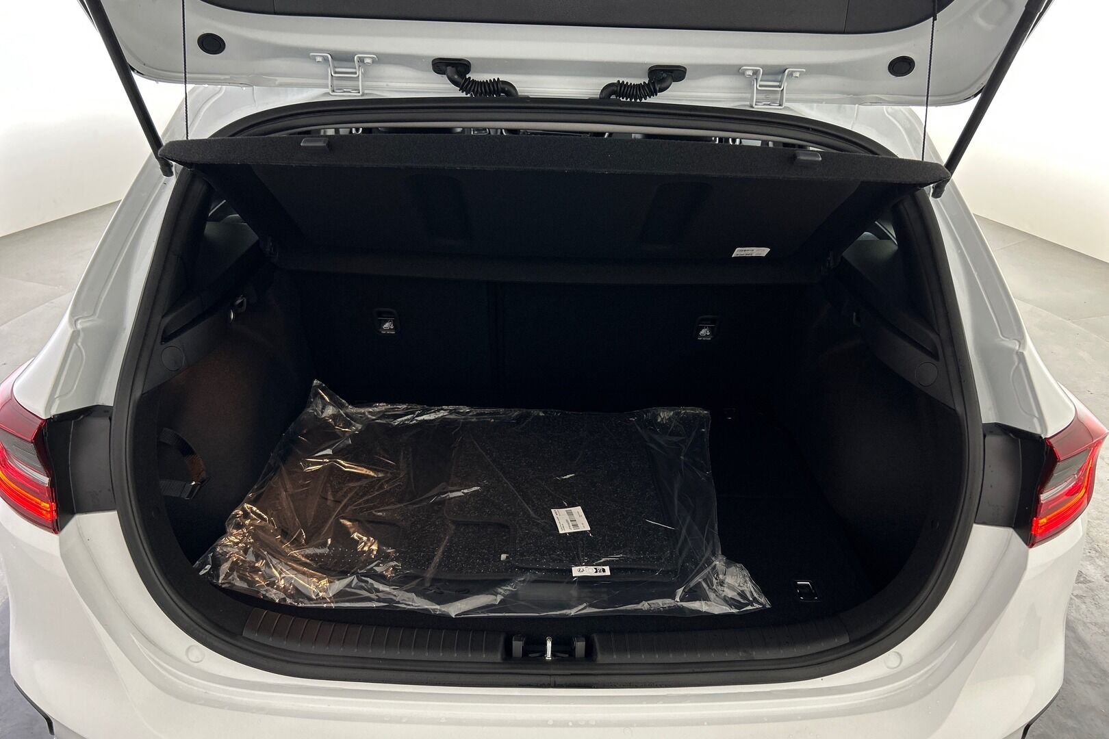 Kia Ceed iso kuva 10