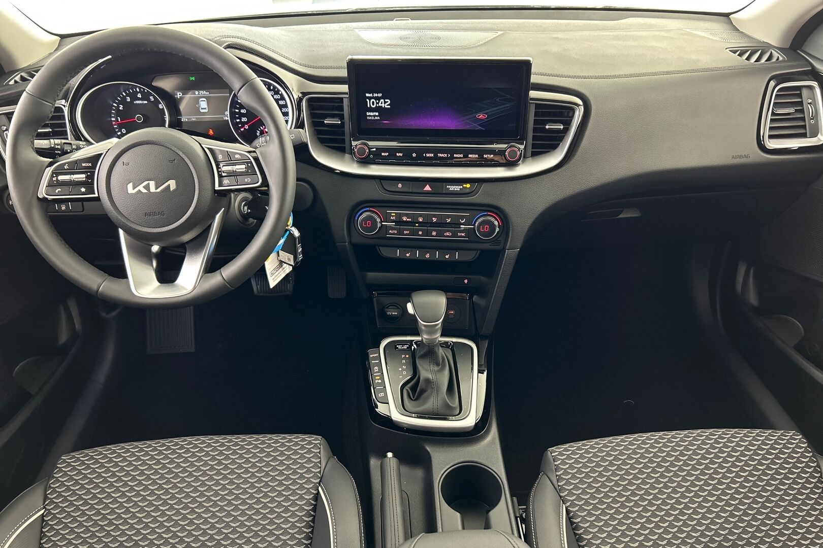 Kia Ceed iso kuva 12