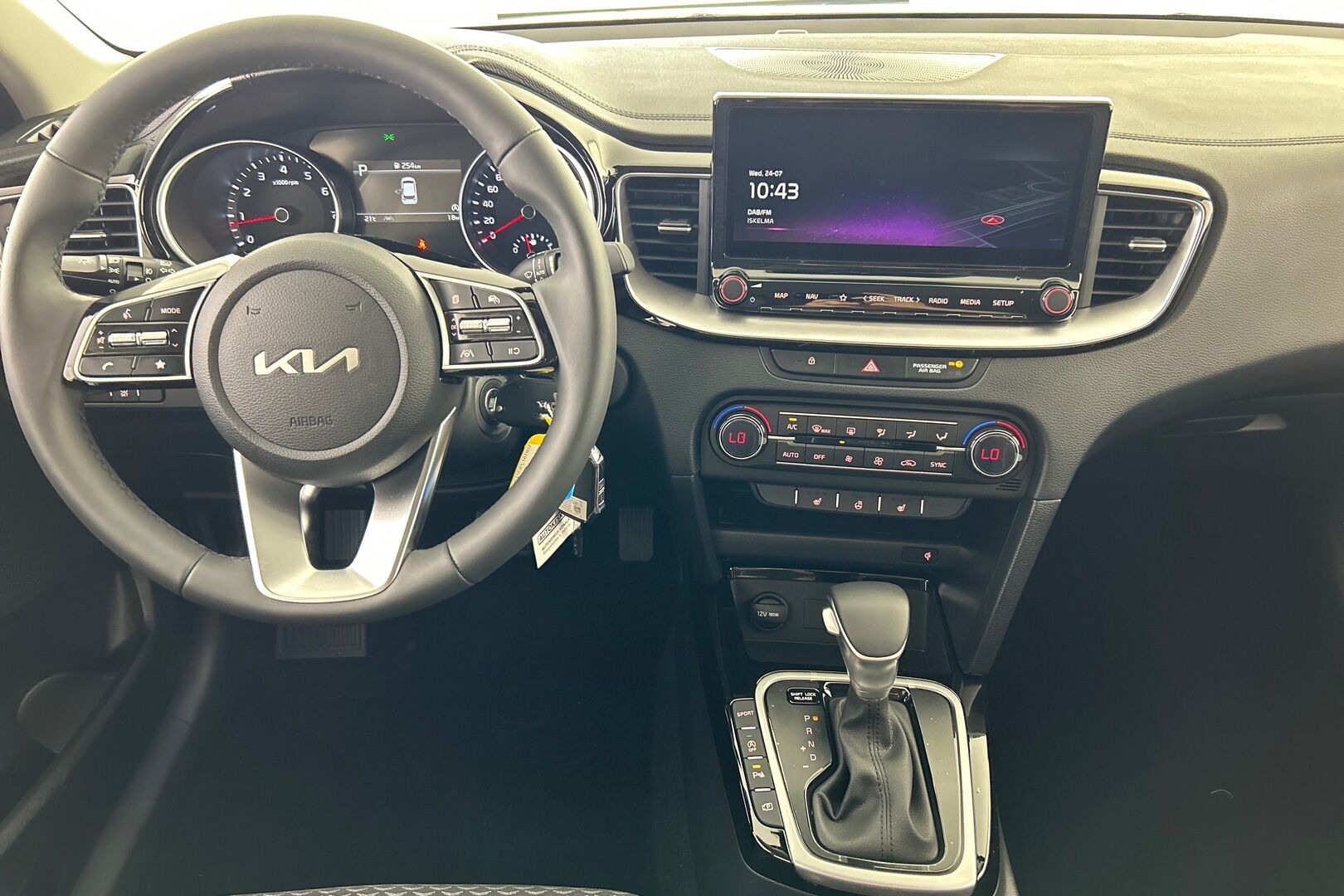 Kia Ceed iso kuva 13