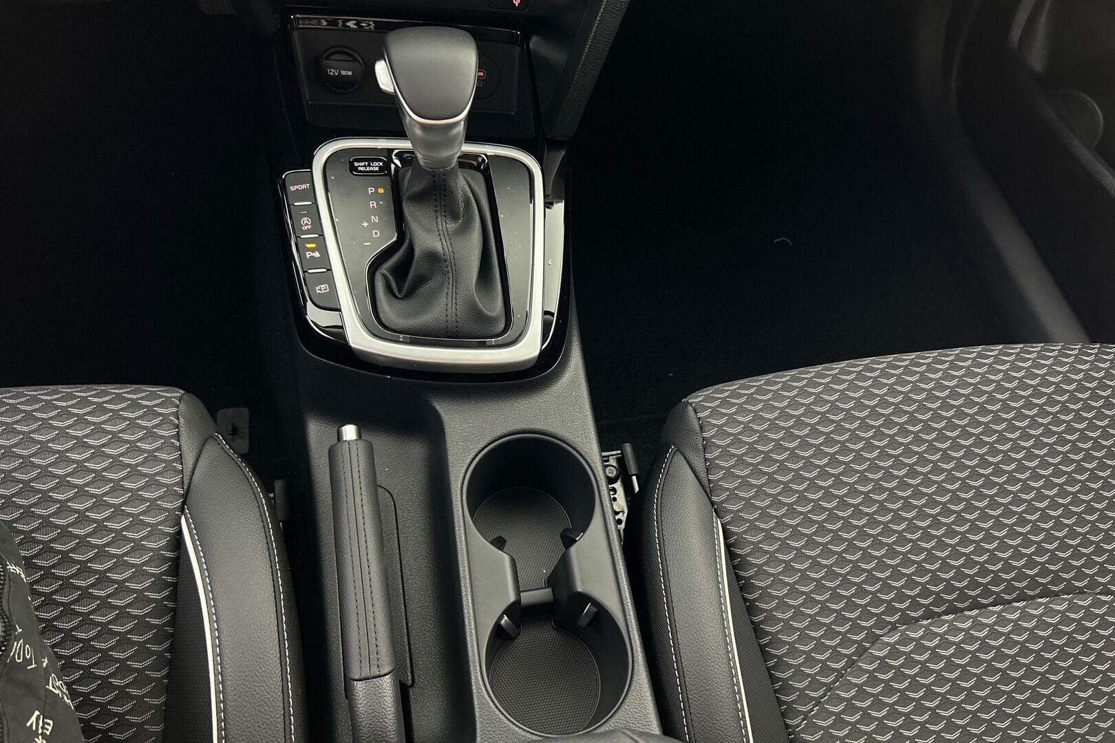 Kia Ceed iso kuva 18