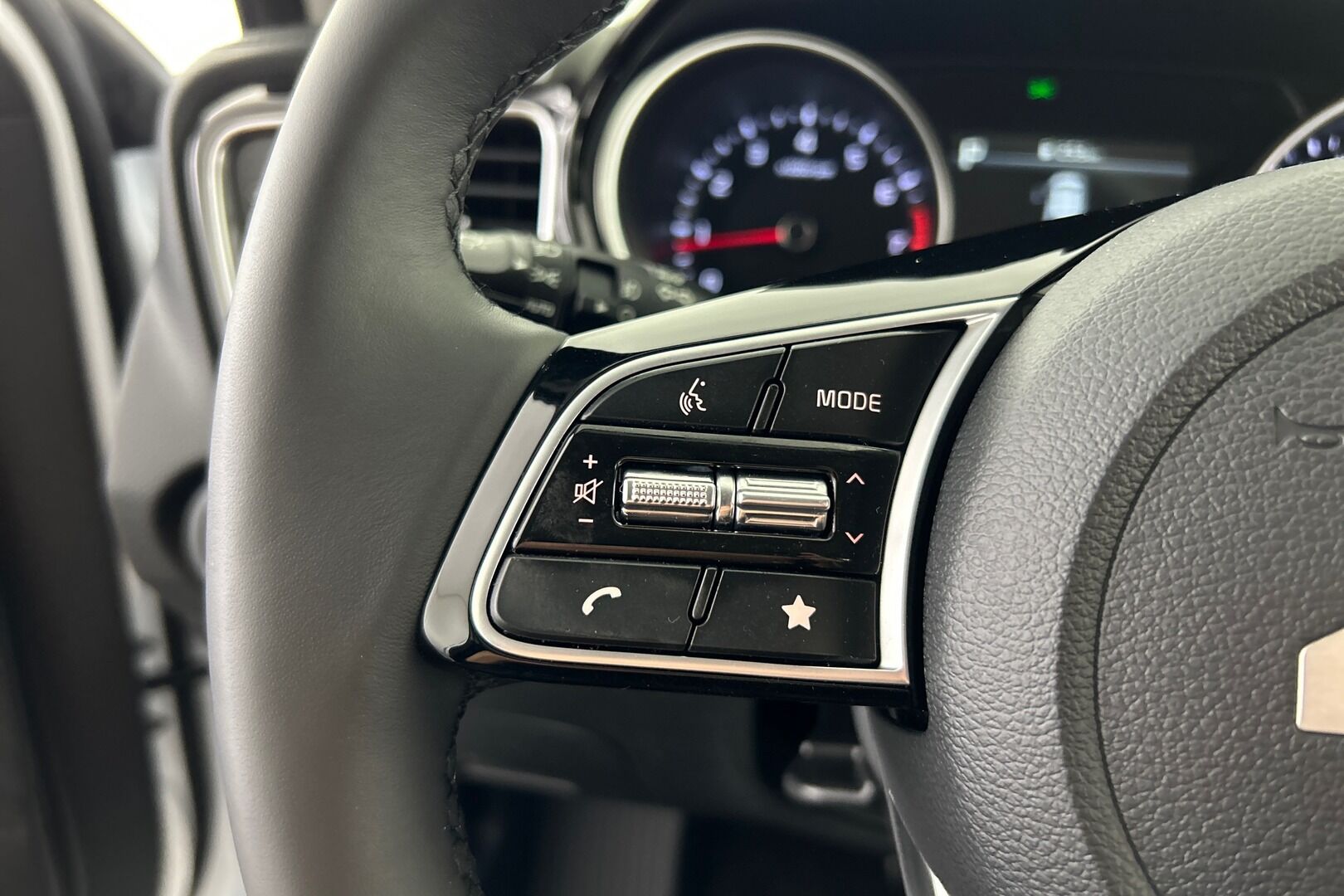 Kia Ceed iso kuva 19