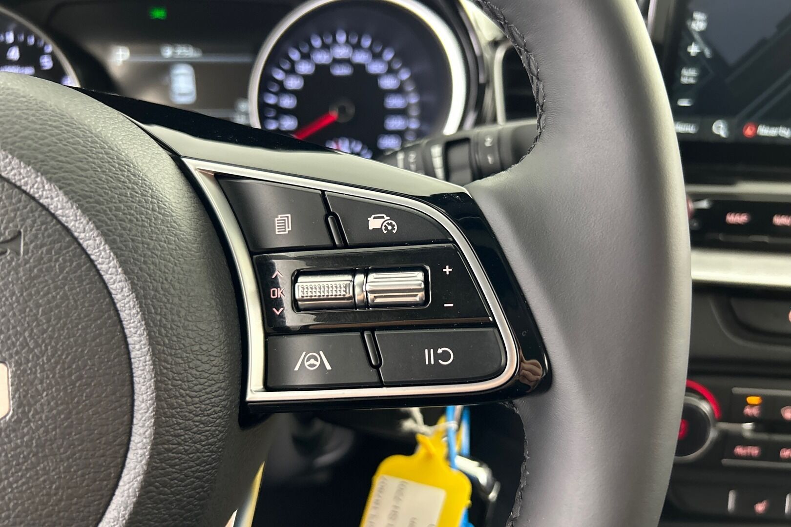 Kia Ceed iso kuva 20