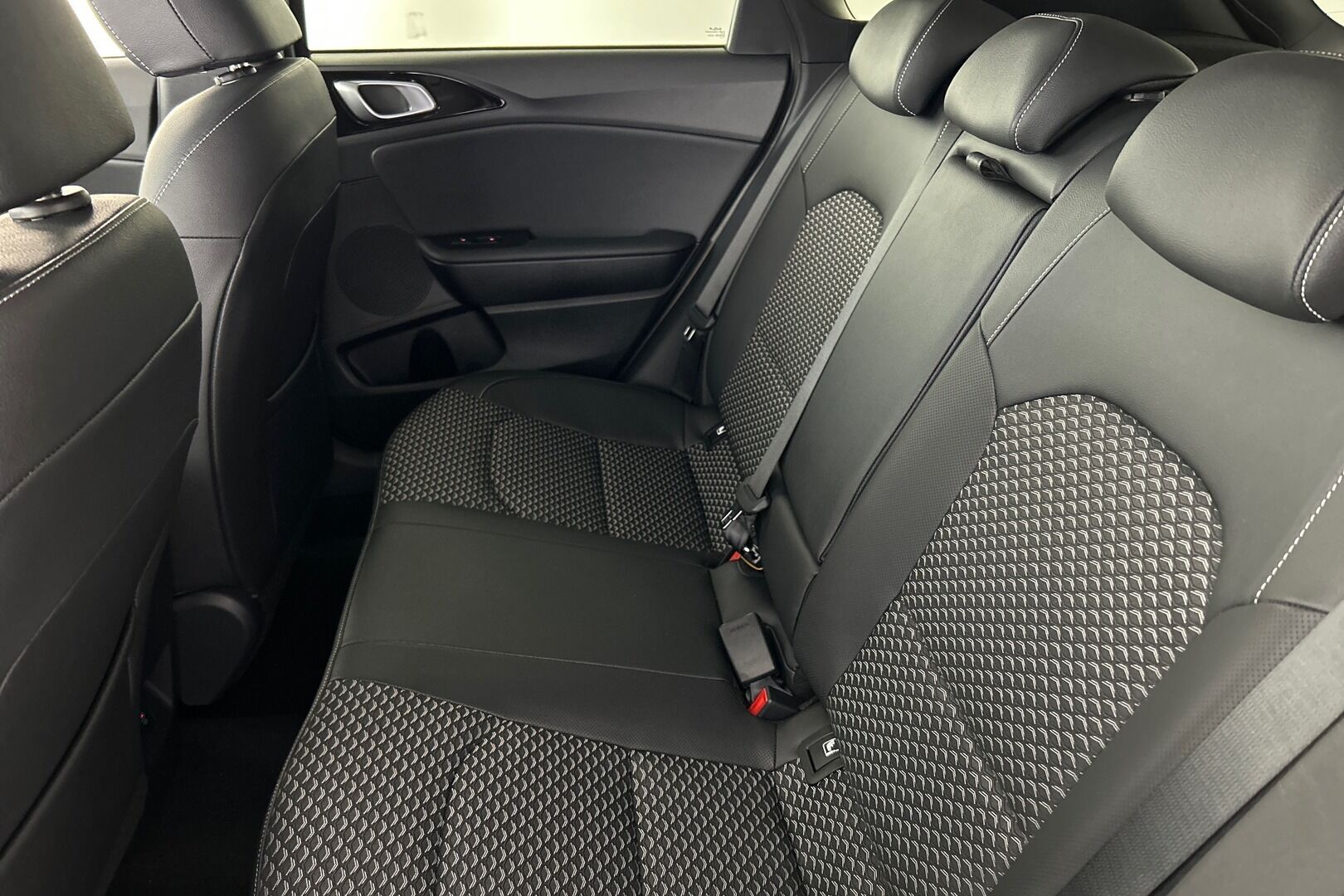 Kia Ceed iso kuva 9