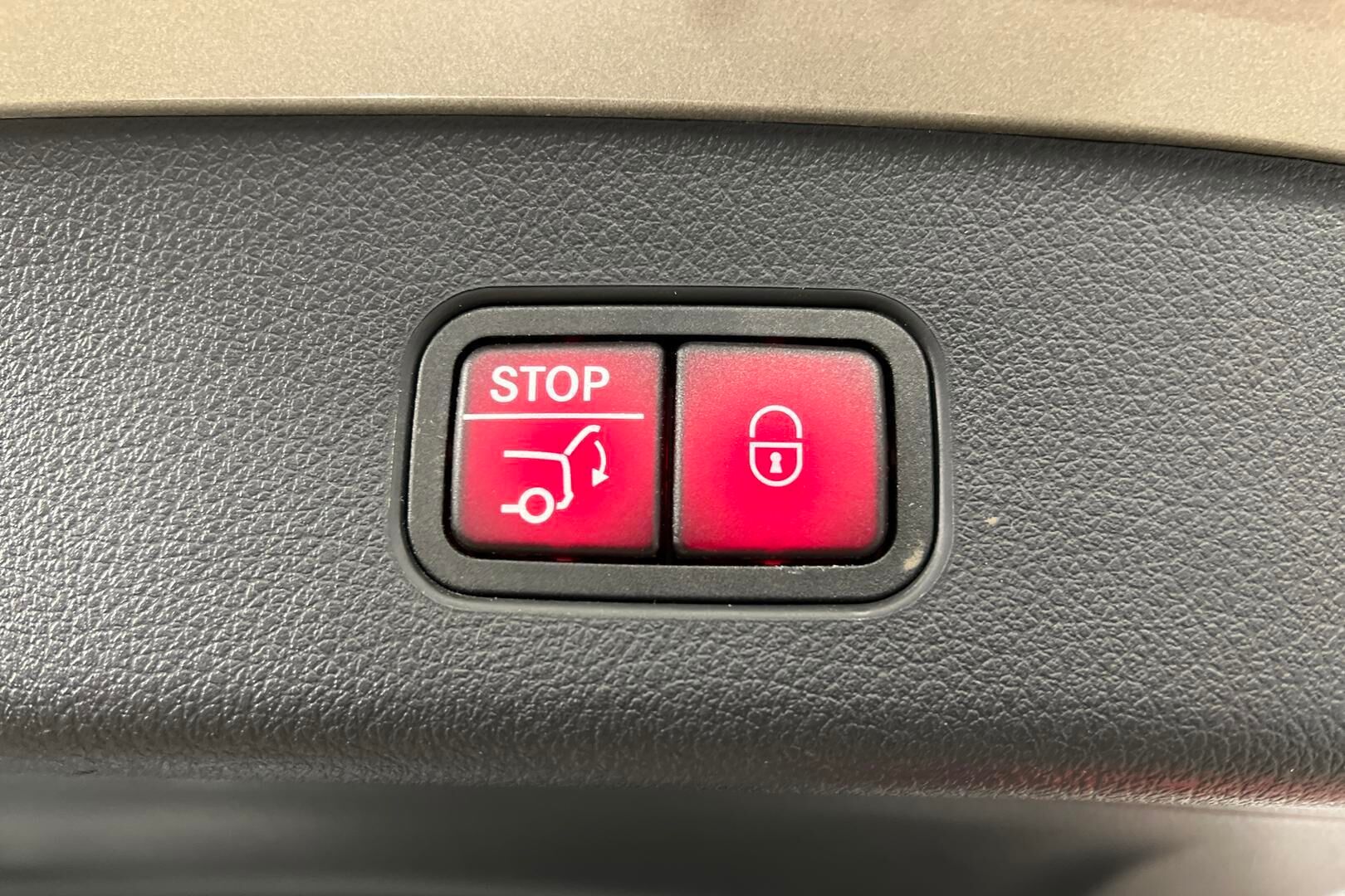 Mercedes-Benz GLC iso kuva 19