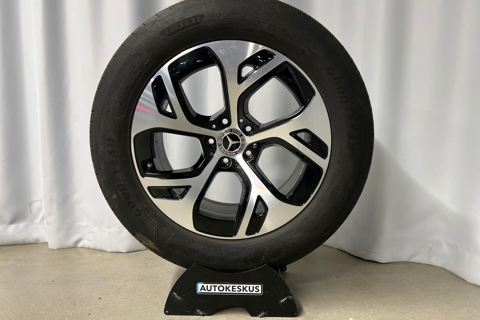 Mercedes-Benz GLC iso kuva 20