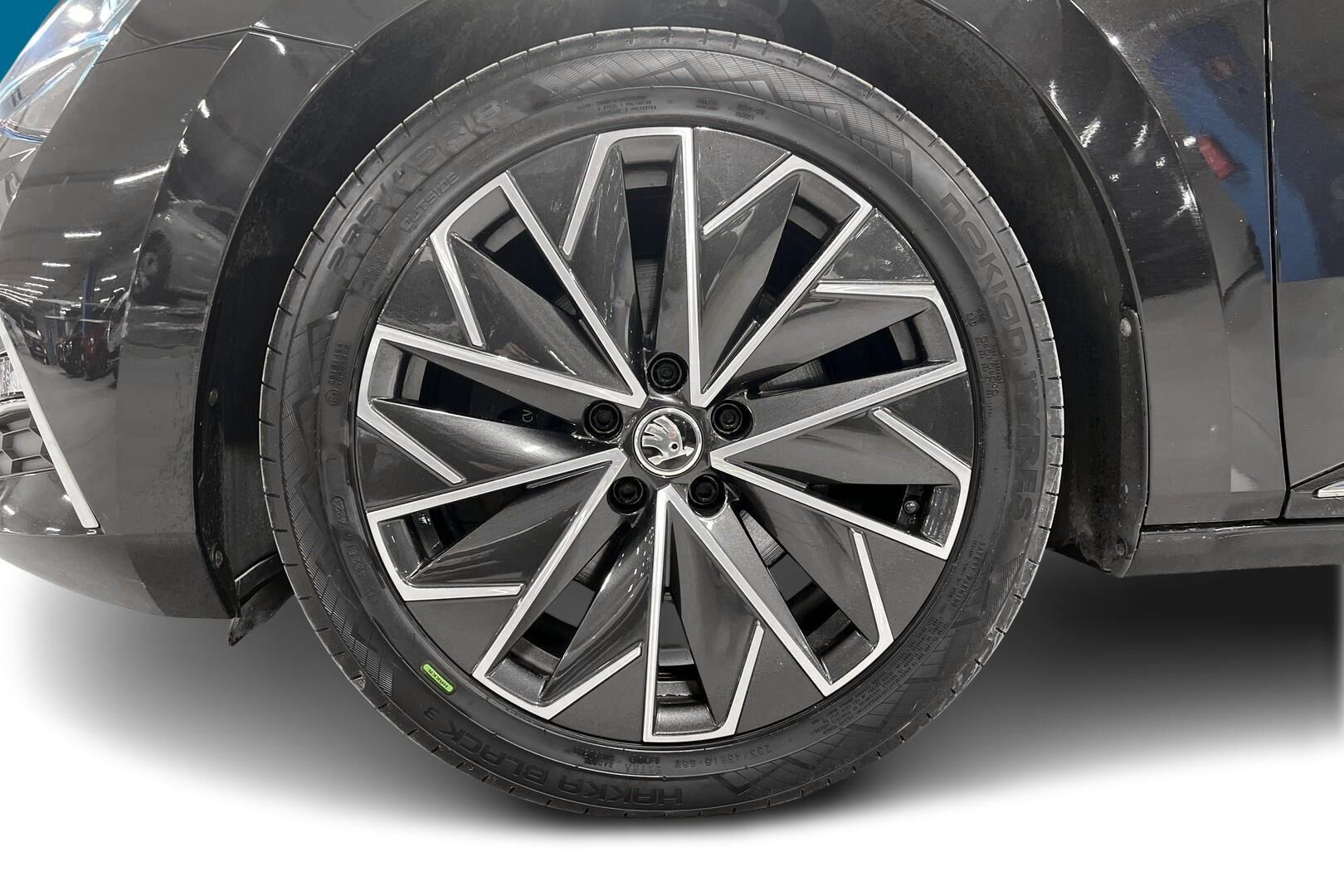 Skoda Superb iso kuva 23
