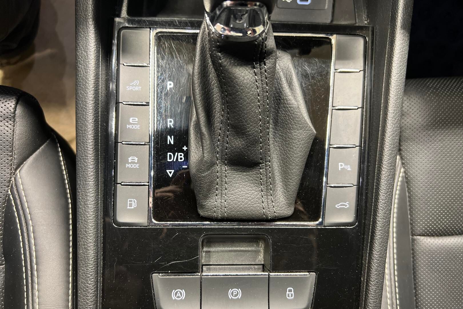Skoda Superb iso kuva 15