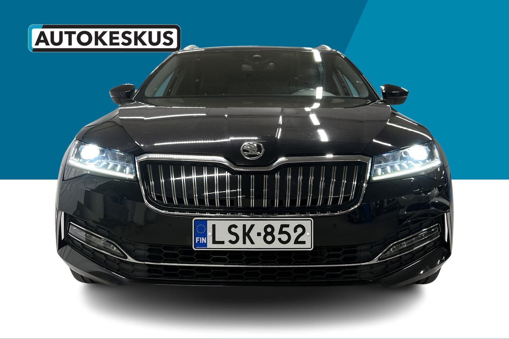 Skoda Superb iso kuva 2