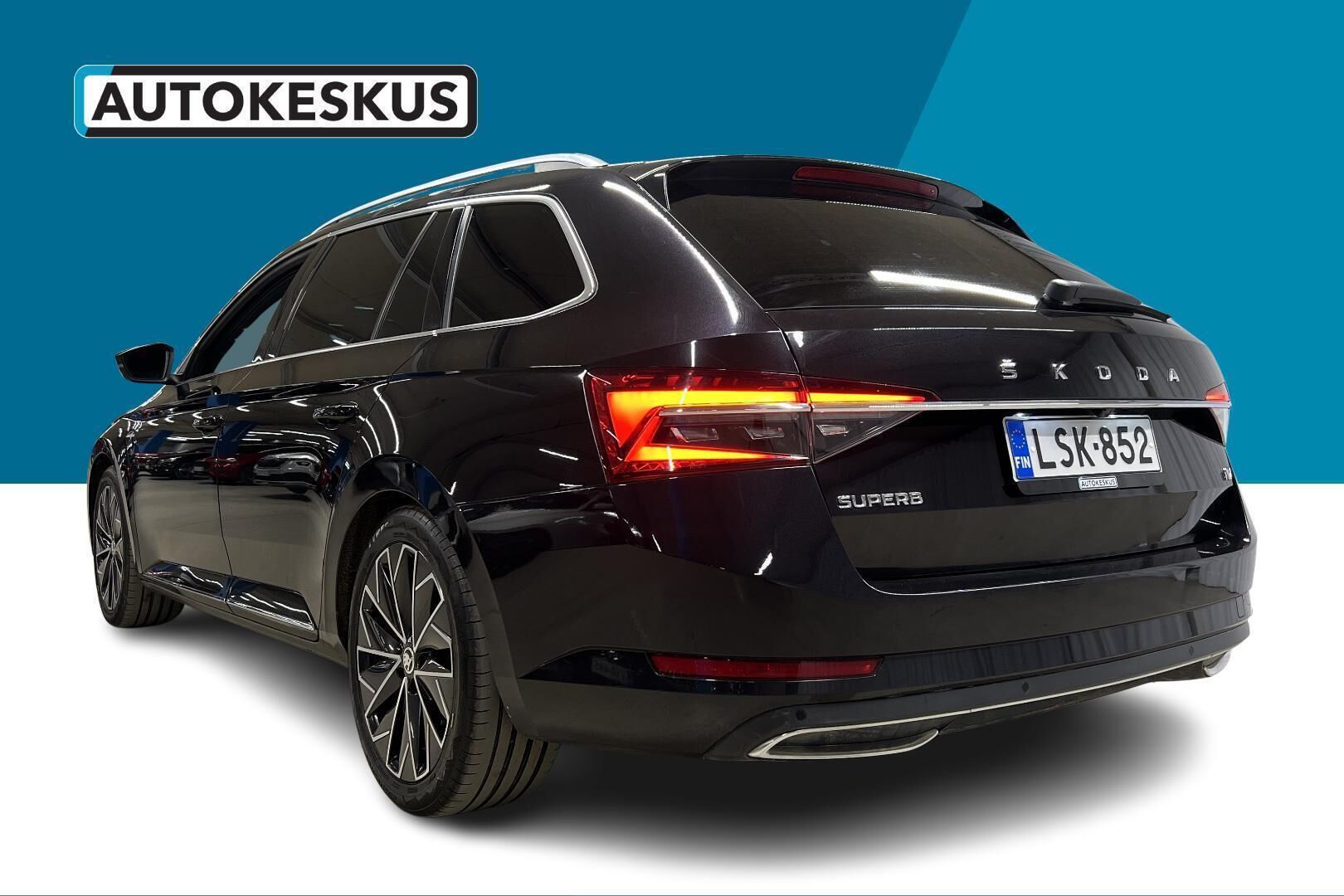 Skoda Superb iso kuva 22
