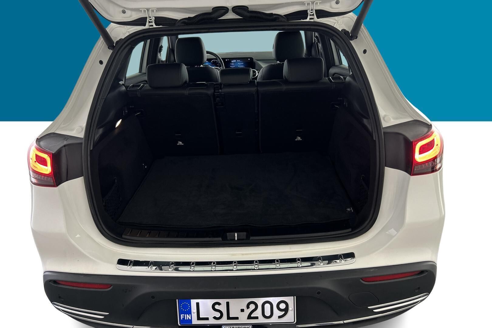 Mercedes-Benz EQA iso kuva 12