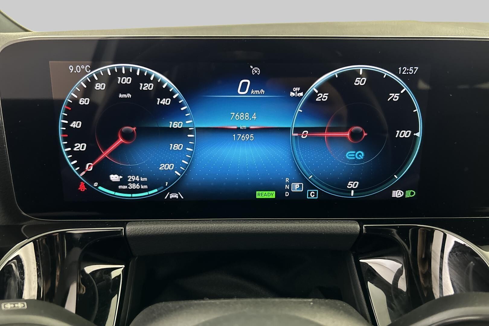 Mercedes-Benz EQA iso kuva 15