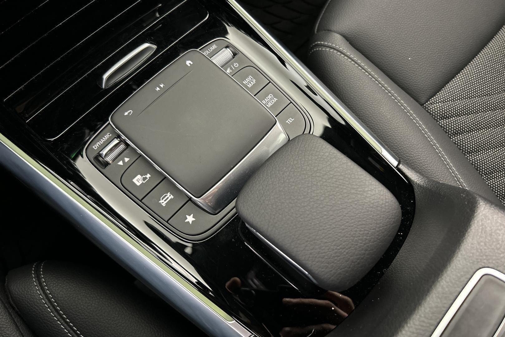 Mercedes-Benz EQA iso kuva 23