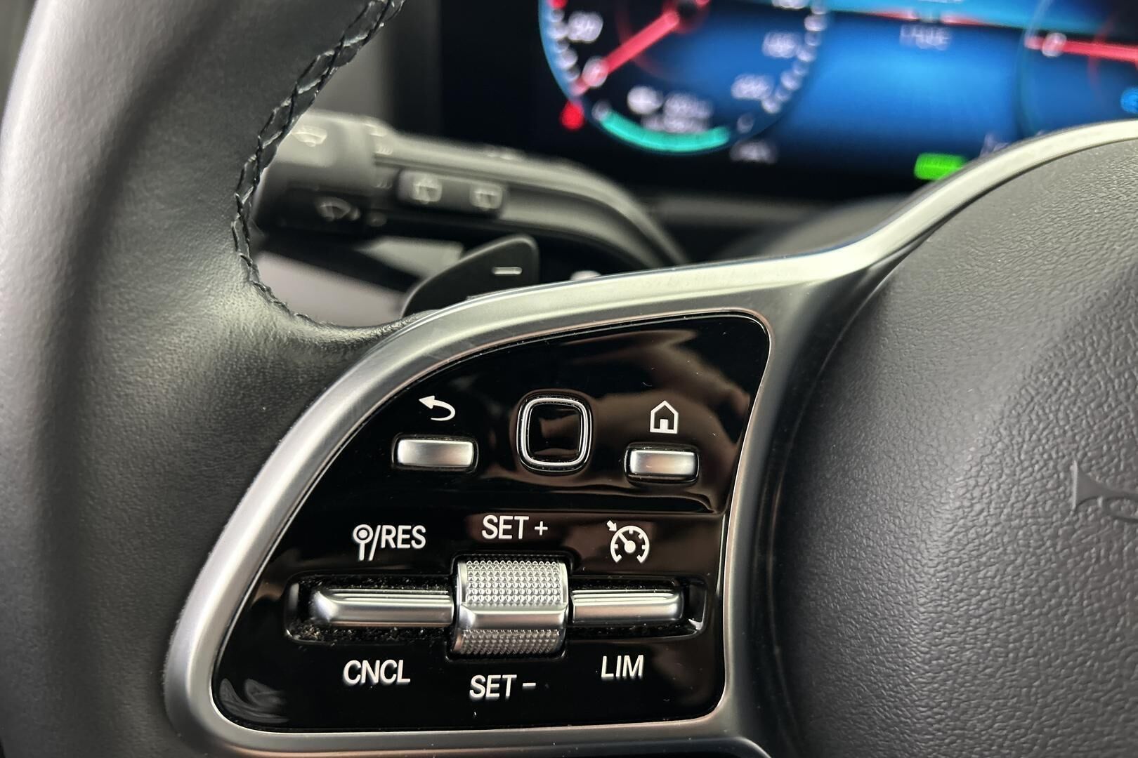 Mercedes-Benz EQA iso kuva 26