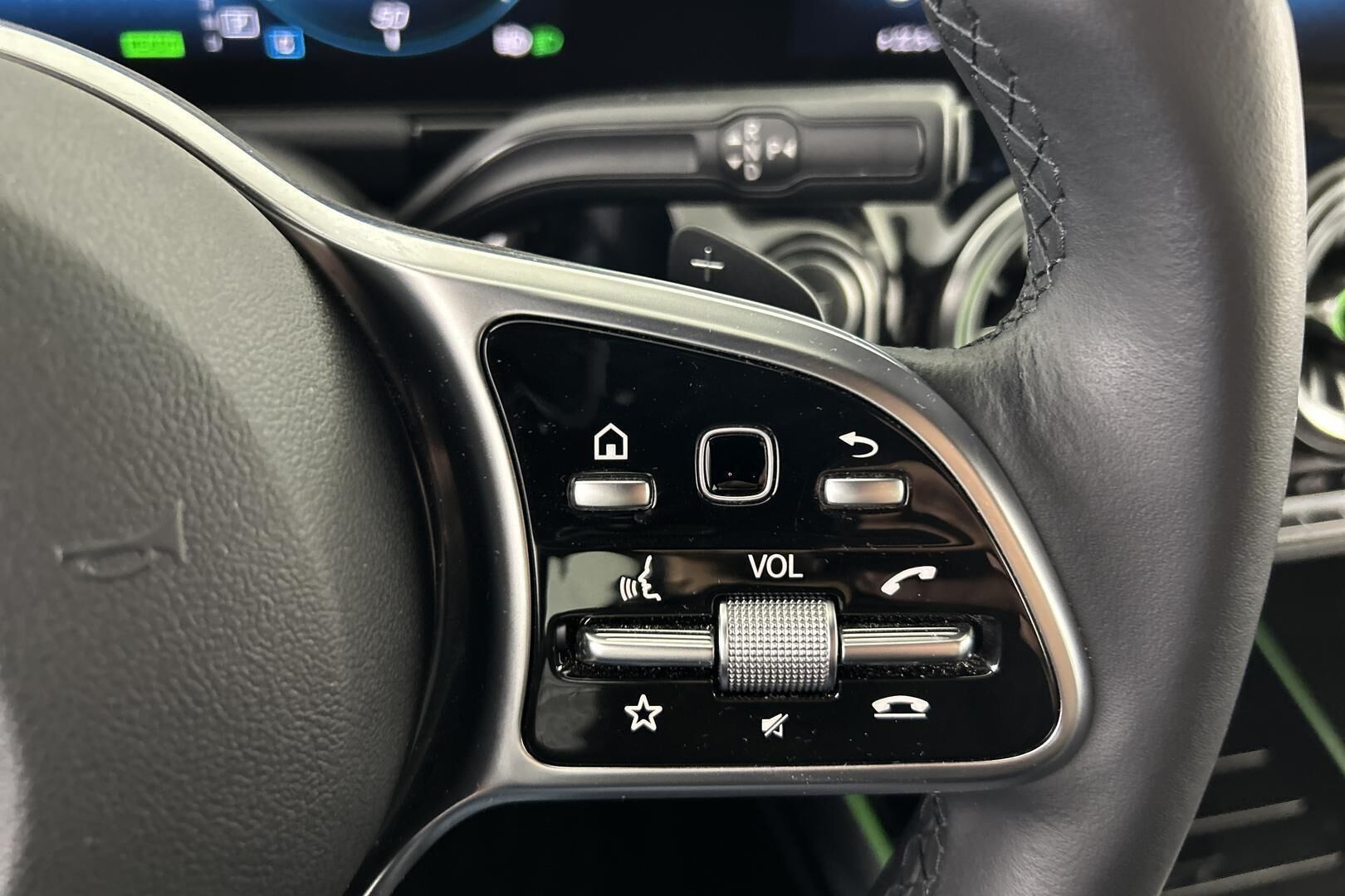 Mercedes-Benz EQA iso kuva 27