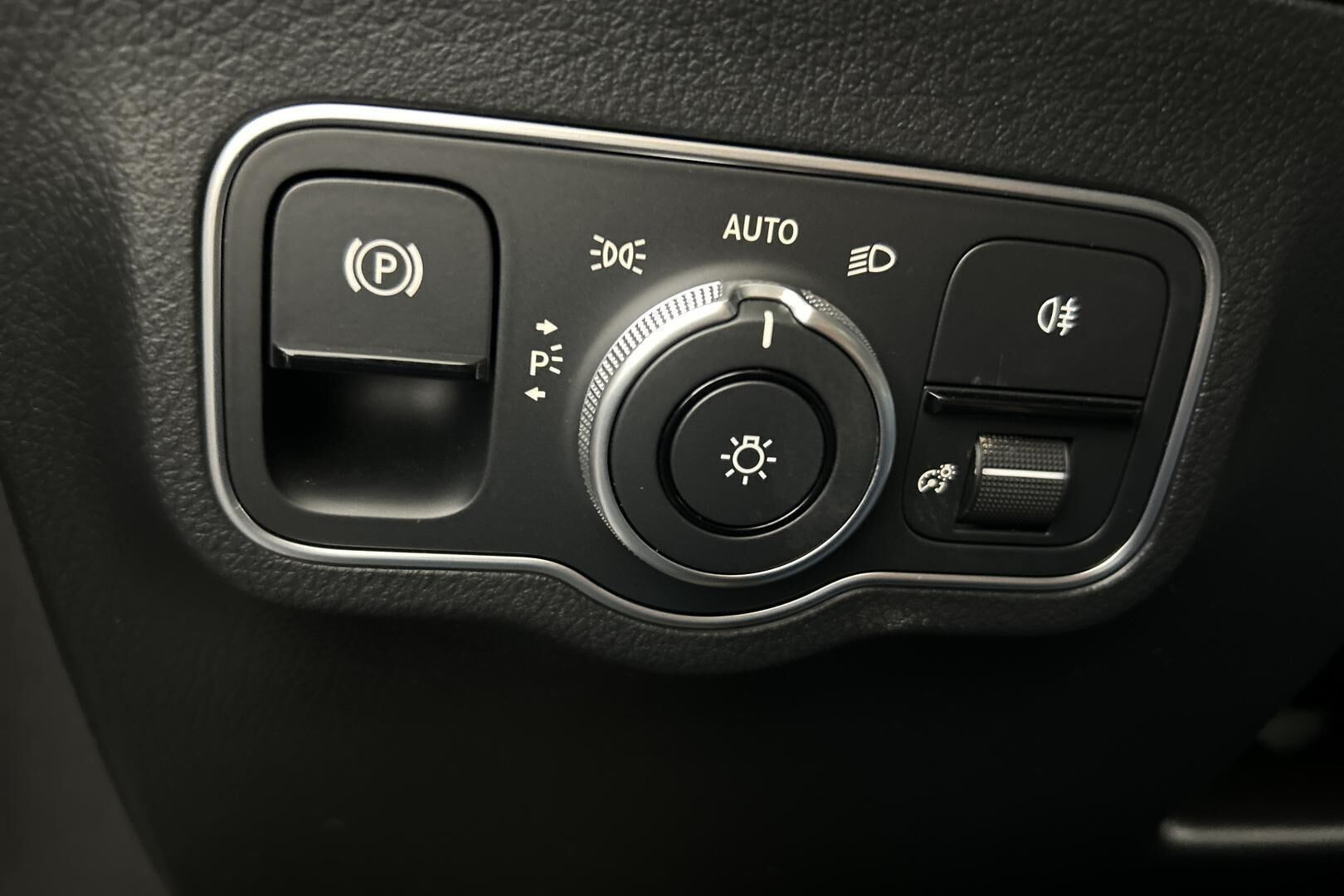 Mercedes-Benz EQA iso kuva 28