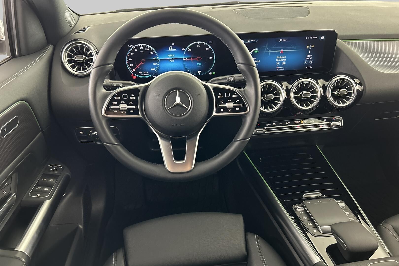 Mercedes-Benz EQA iso kuva 31