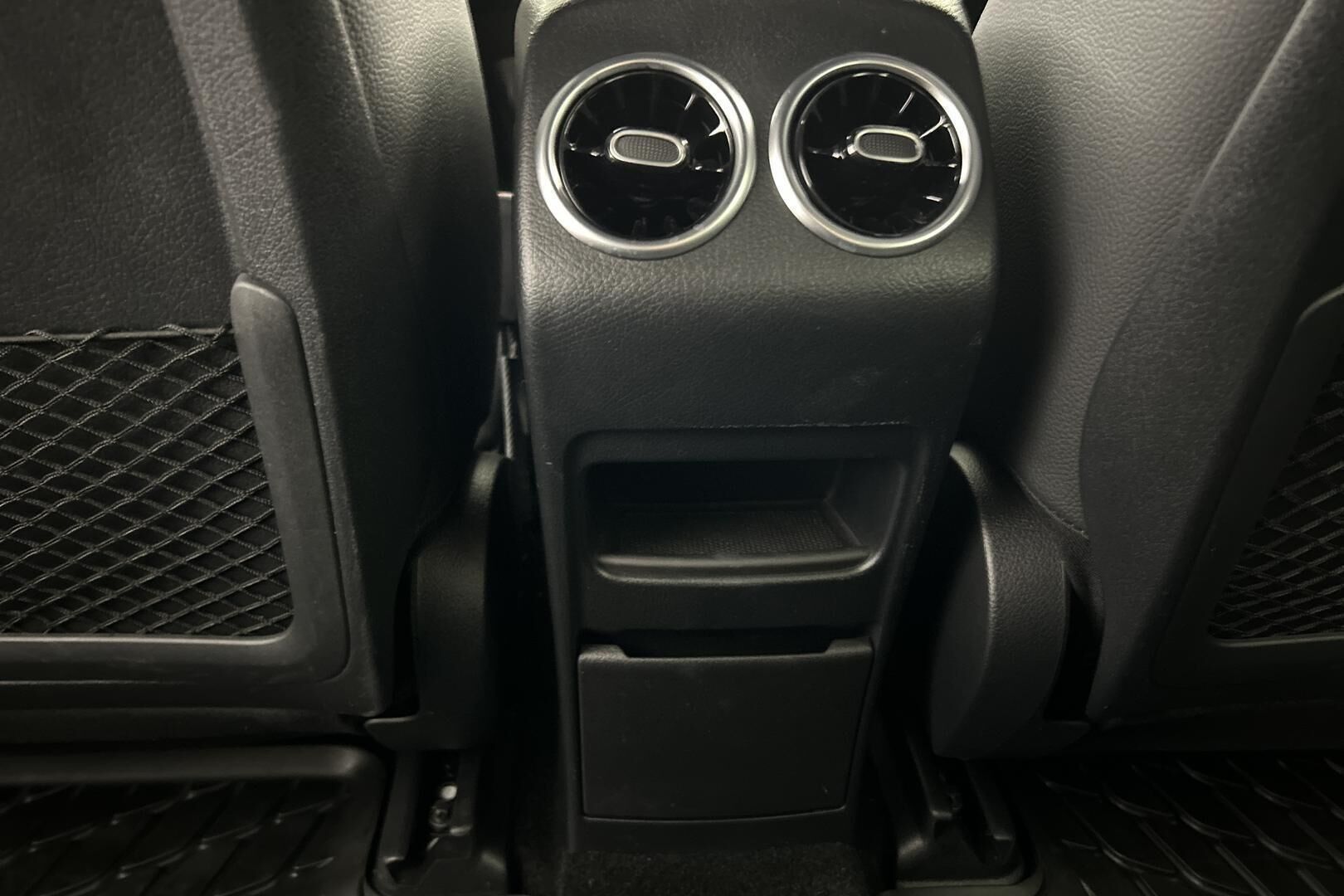 Mercedes-Benz EQA iso kuva 32
