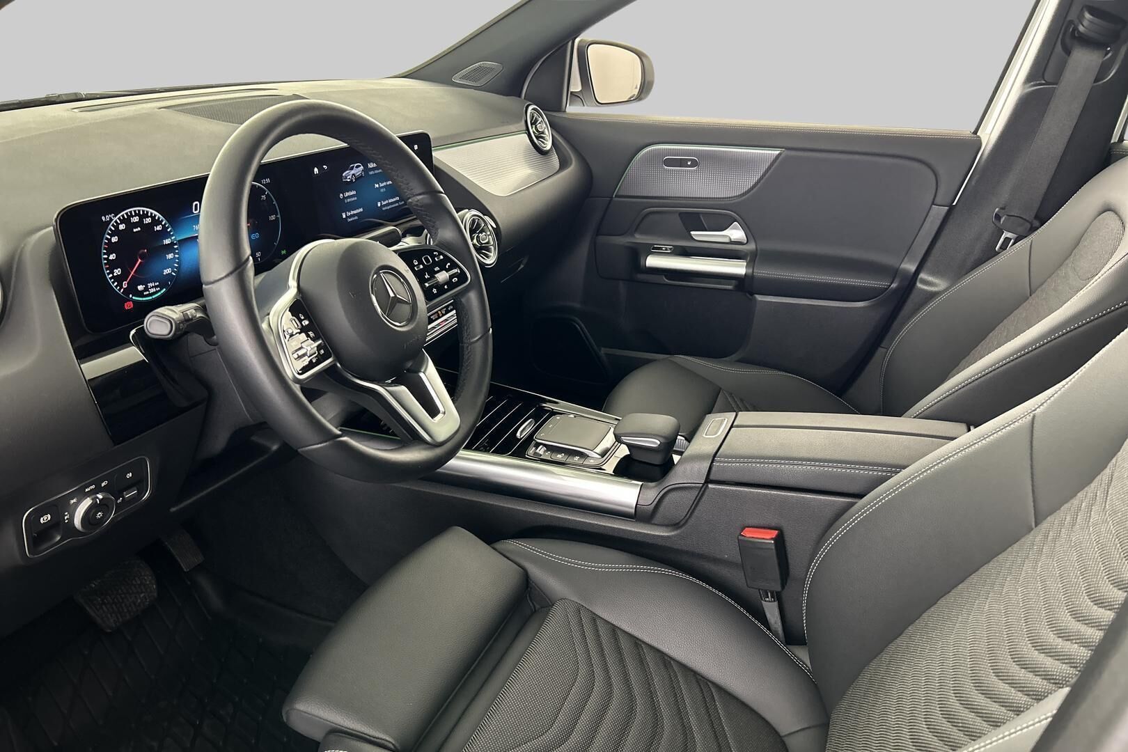 Mercedes-Benz EQA iso kuva 9