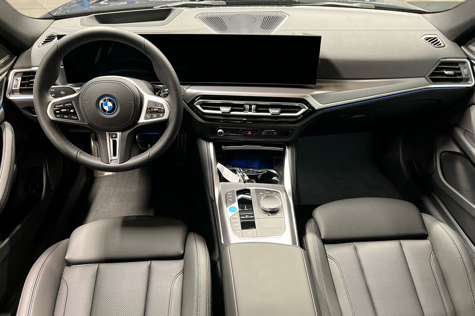 BMW i4 iso kuva 10