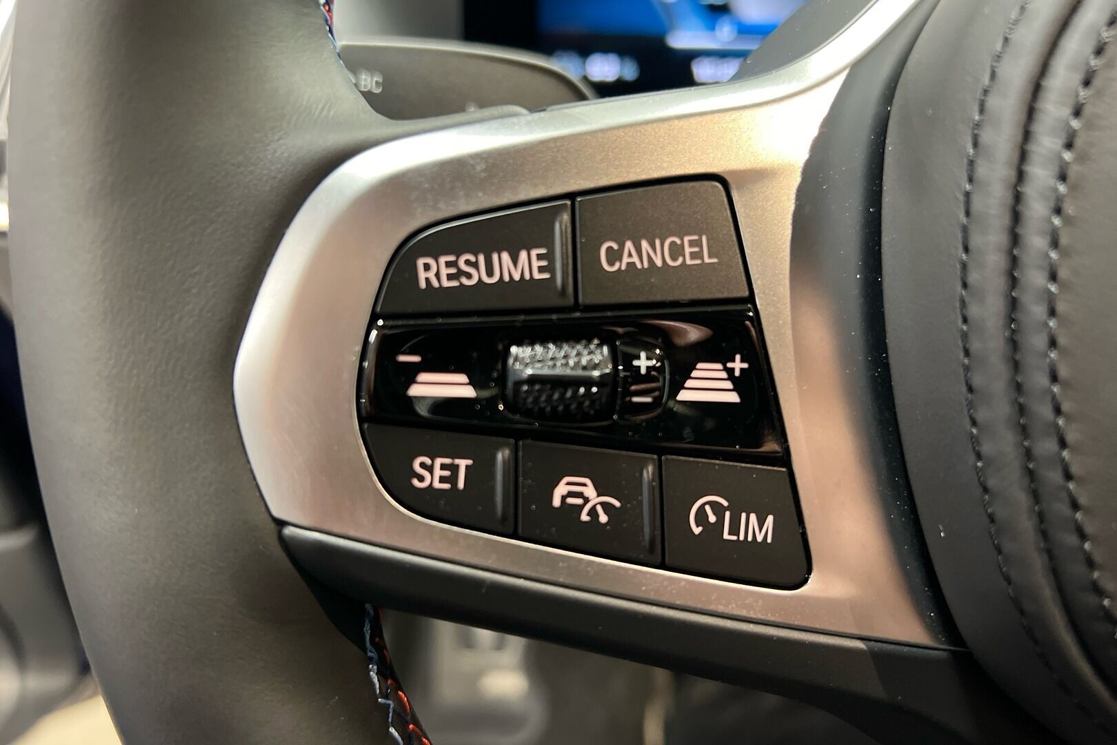 BMW i4 iso kuva 14