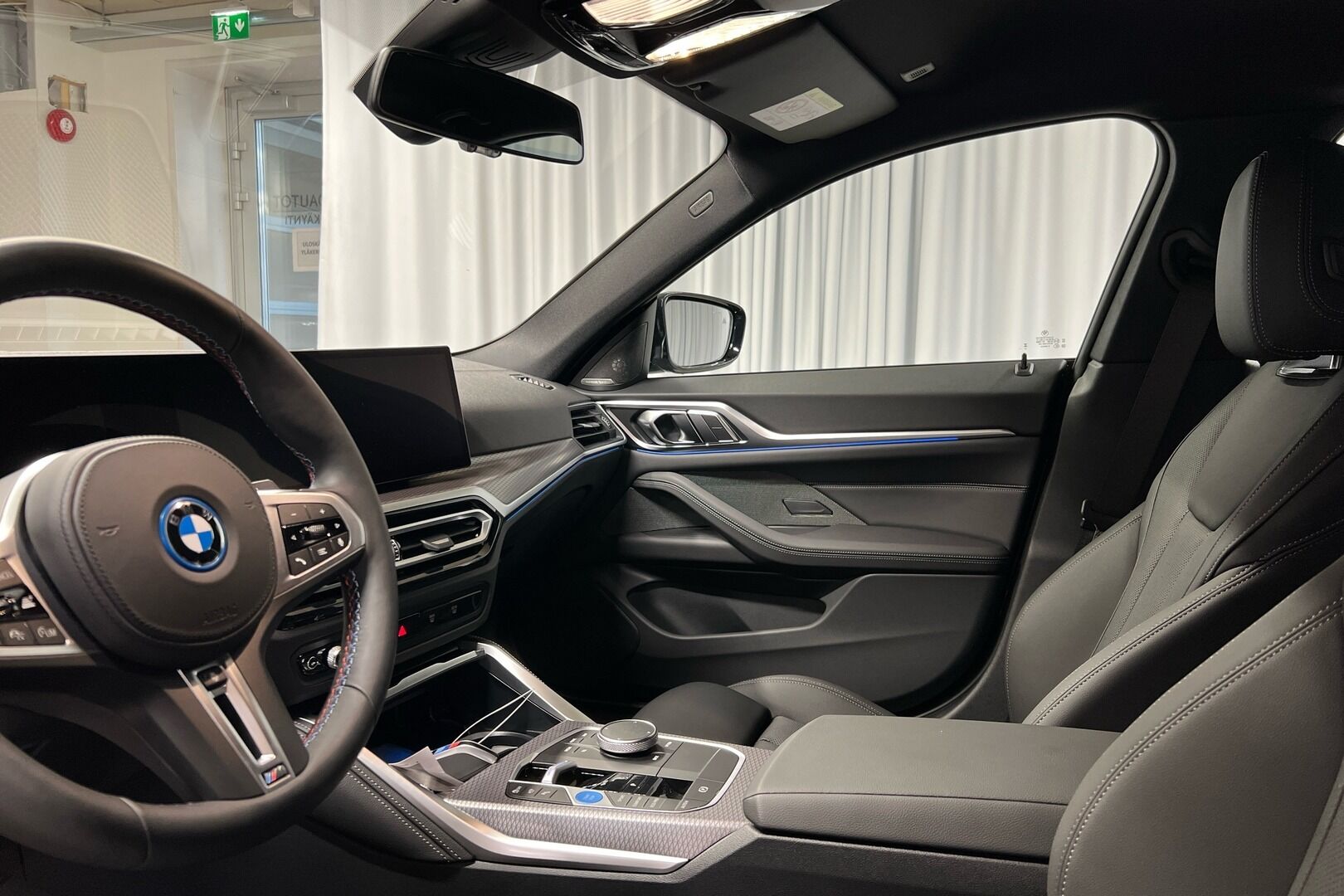 BMW i4 iso kuva 7