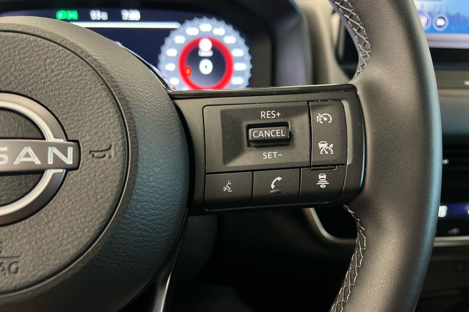 Nissan Qashqai iso kuva 15