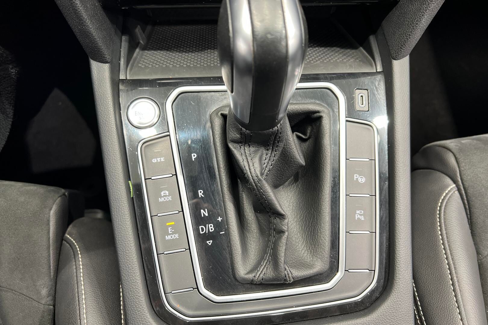 VOLKSWAGEN PASSAT iso kuva 16