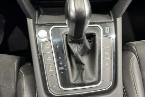 VOLKSWAGEN PASSAT esikatselu 16