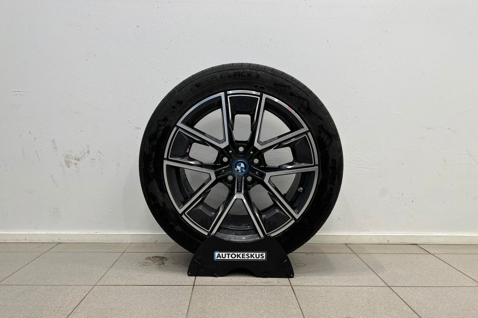 BMW I4 M50 iso kuva 34